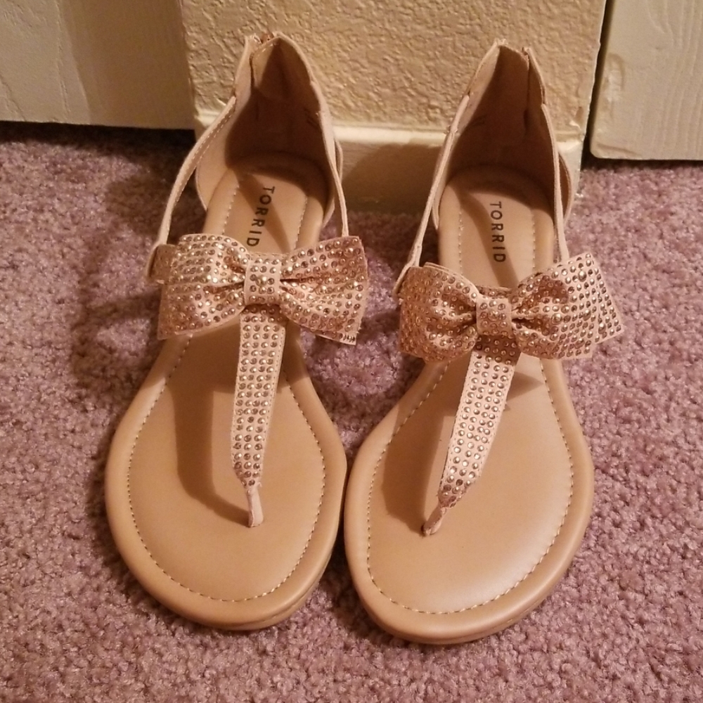 Torrid size 9 wide bow sandals